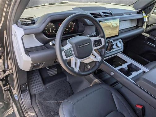 2025 Land Rover Defender 130 P400 X-Dynamic SE