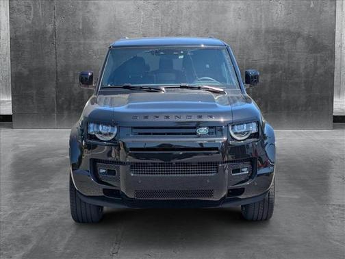 2025 Land Rover Defender 130 P400 X-Dynamic SE