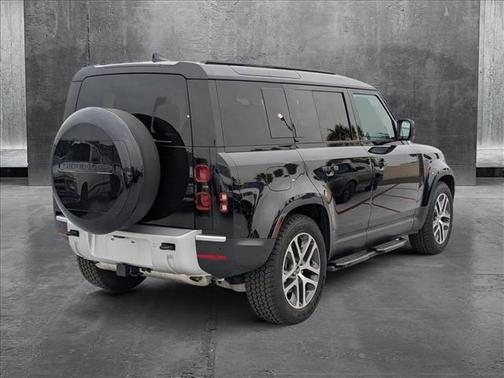 2025 Land Rover Defender 110 P400 S