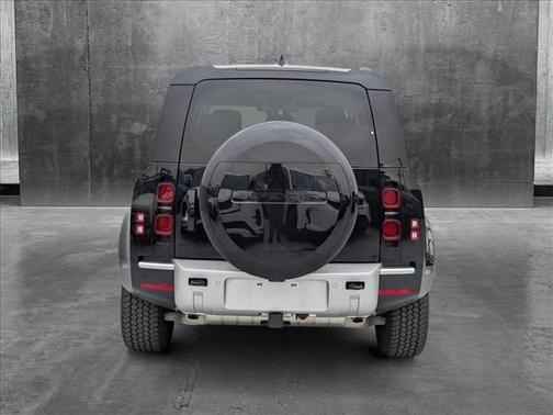 2025 Land Rover Defender 110 P400 S