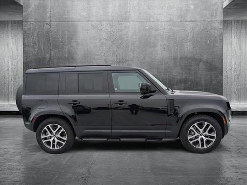 2025 Land Rover Defender 110 P400 S