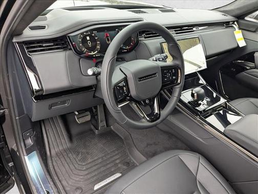 2026 Land Rover Range Rover Sport P635 SV