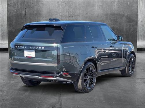 2025 Land Rover Range Rover P530 SE