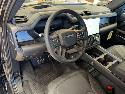 2026 Land Rover Defender V8