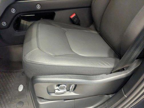 Carpathian Grey Premium Metallic 2026 Land Rover Defender V8