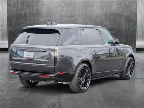 2025 Land Rover Range Rover P530 SE 7 Seat