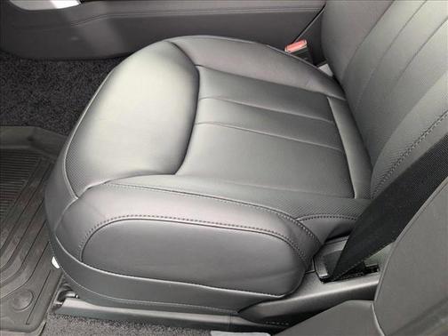 2025 Land Rover Range Rover P530 SE 7 Seat