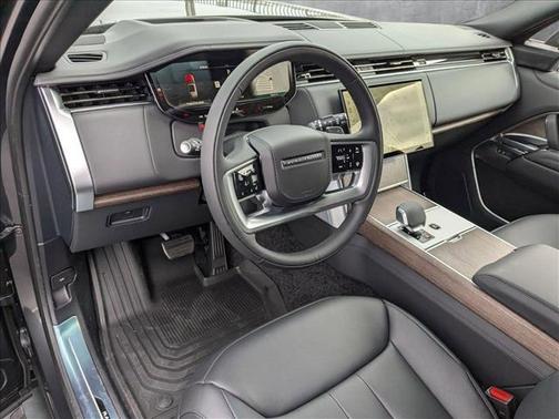 2025 Land Rover Range Rover P530 SE 7 Seat