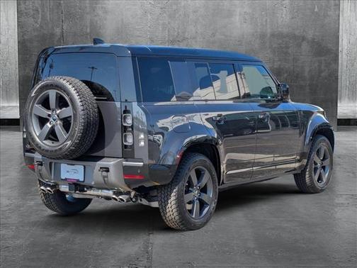 2025 Land Rover Defender 110 V8