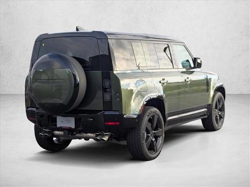 2026 Land Rover Defender P500 X-Dynamic SE