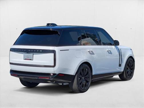 2025 Land Rover Range Rover P550e SE