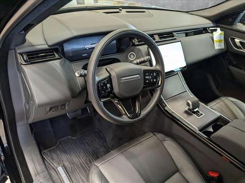 2026 Land Rover Range Rover Velar Dynamic SE