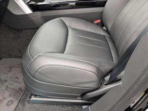 2025 Land Rover Range Rover P530 SE 7 Seat