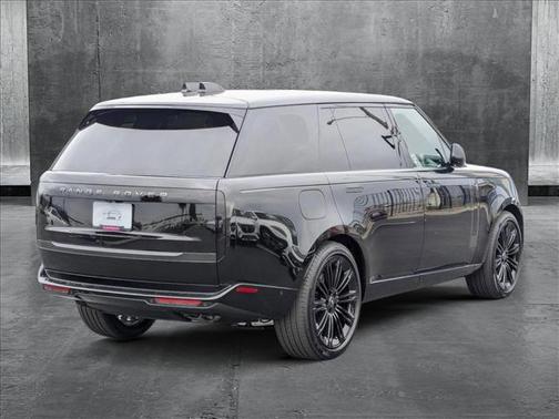 2025 Land Rover Range Rover P530 SE 7 Seat