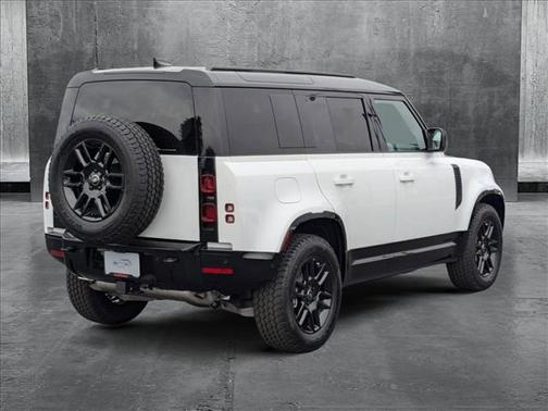 2025 Land Rover Defender 110 P400 X-Dynamic SE