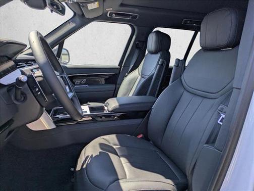 2025 Land Rover Range Rover P400 SE