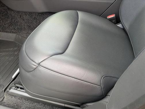 2026 Land Rover Range Rover P615 SV