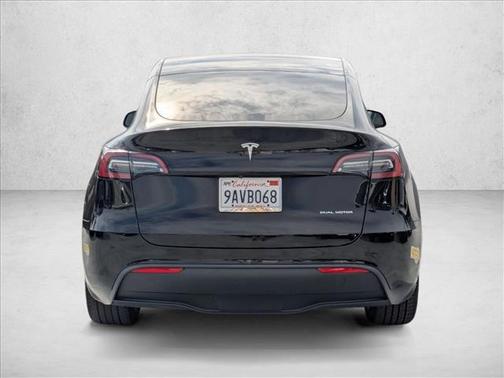 2022 Tesla Model Y Long Range Dual Motor All-Wheel Drive