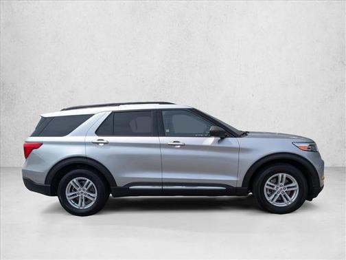Iconic Silver Metallic 2022 Ford Explorer XLT