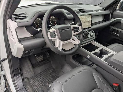 2025 Land Rover Defender 110 P400 S