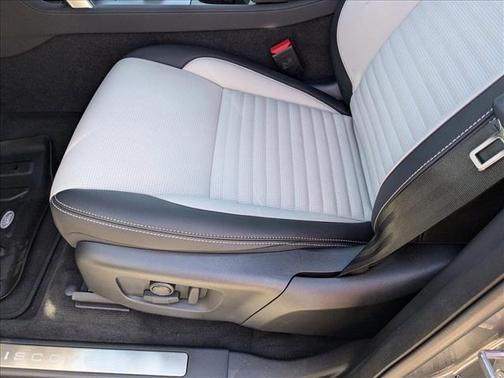 2025 Land Rover Discovery Sport Dynamic SE