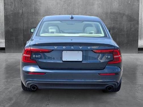 2019 Volvo S60 T5 Momentum