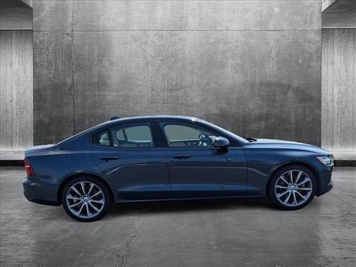 2019 Volvo S60 T5 Momentum