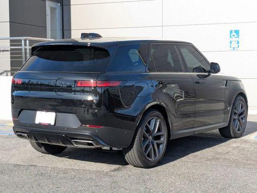 2025 Land Rover Range Rover Sport SE
