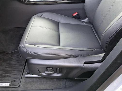 2026 Land Rover Range Rover Velar P250 SE R-Dynamic