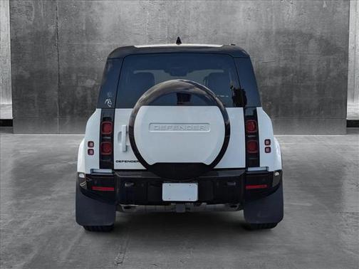 2024 Land Rover Defender X-Dynamic SE