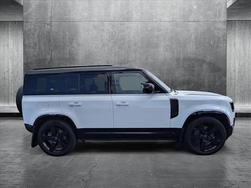 2024 Land Rover Defender X-Dynamic SE
