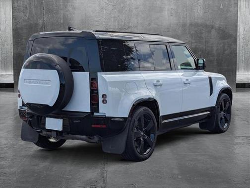 2024 Land Rover Defender X-Dynamic SE