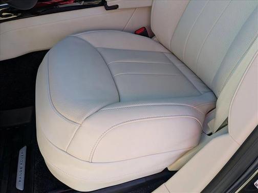 2025 Land Rover Range Rover P550e SE