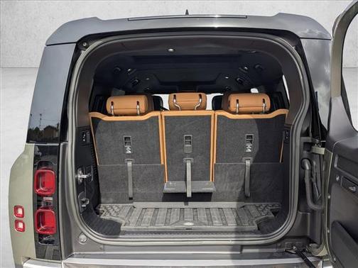 2023 Land Rover Defender 130 SE