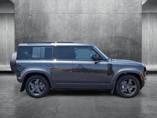 2025 Land Rover Defender 110 P400 S