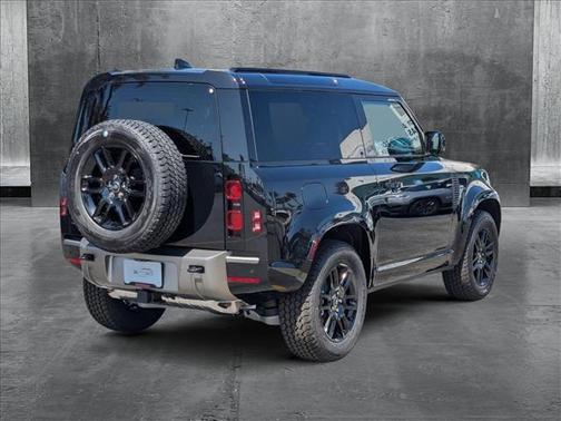 2025 Land Rover Defender 90 P400 X-Dynamic SE