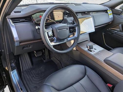 2025 Land Rover Range Rover P550e SE