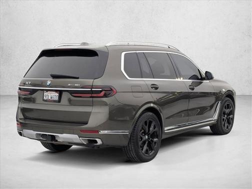 Manhattan Green Metallic 2023 BMW X7 xDrive40i