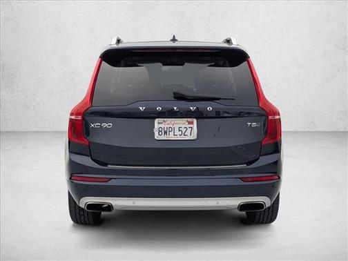 2016 Volvo XC90 T5 Momentum