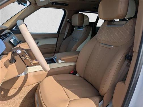 2025 Land Rover Range Rover P615 SV