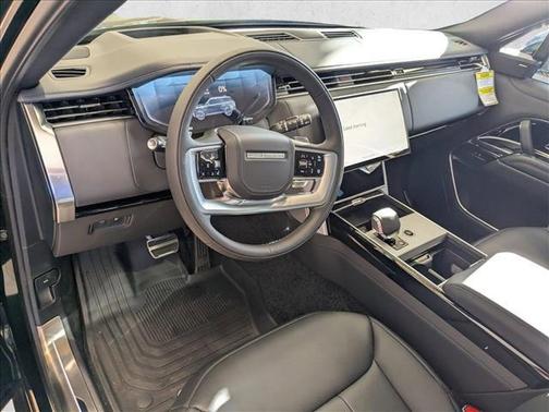 2025 Land Rover Range Rover P550e SE