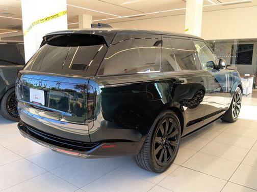 2025 Land Rover Range Rover P550e SE
