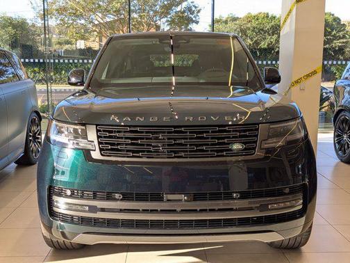2025 Land Rover Range Rover P550e SE