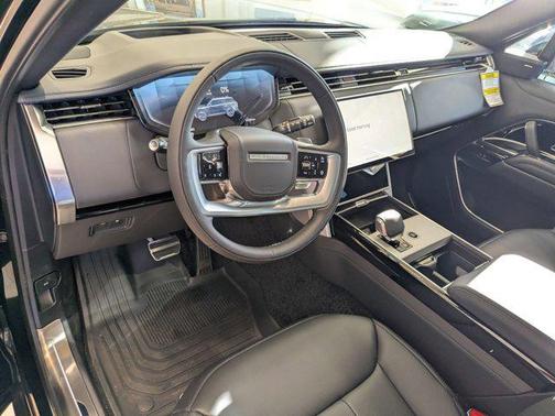 2025 Land Rover Range Rover P550e SE