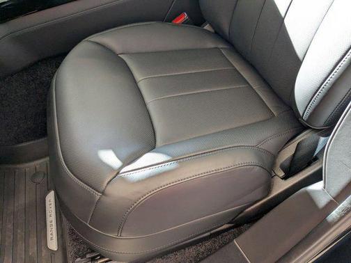 2025 Land Rover Range Rover P550e SE