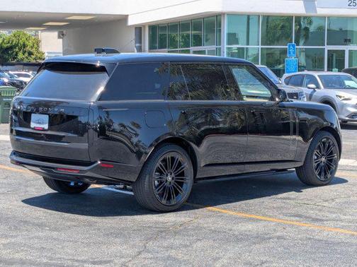 2025 Land Rover Range Rover P400 SE 7 Seat