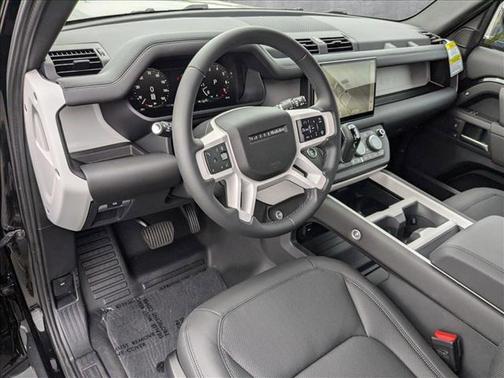 2025 Land Rover Defender 110 P400 X-Dynamic SE