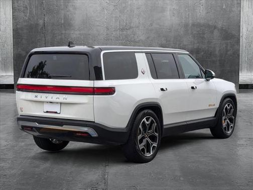 2023 Rivian R1S Adventure