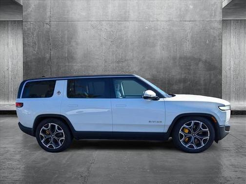 2023 Rivian R1S Adventure