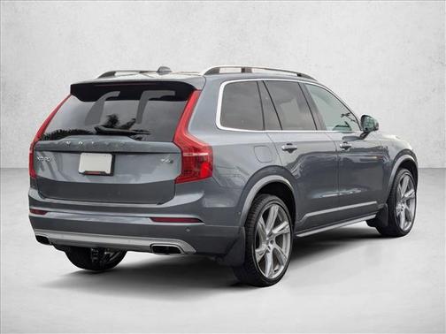 2018 Volvo XC90 T6 Momentum